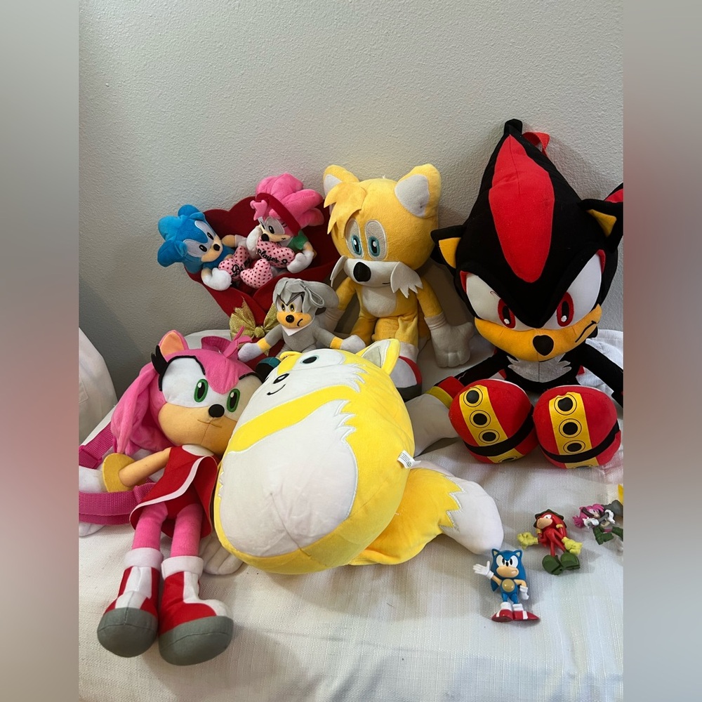 Sonic the Hedgehog Plush Toy and‎ figure  lot